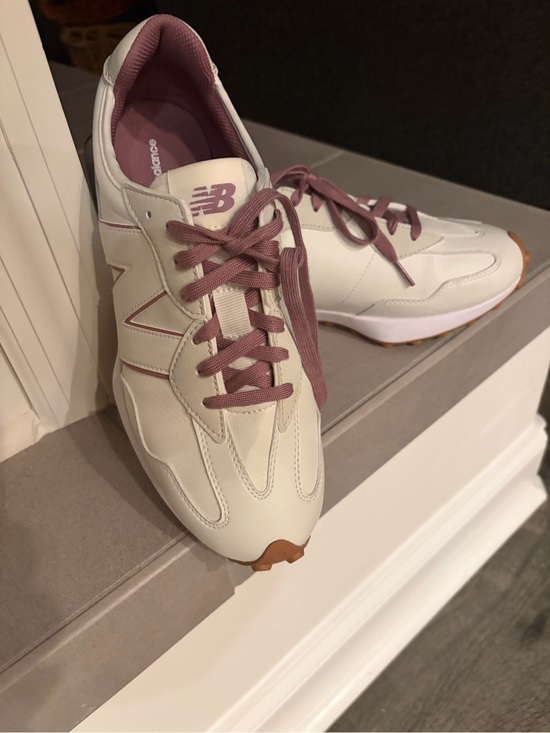 New Balance Shoes - New Balance Women's Cream & Mauve Lace-Up Sneaker size 11